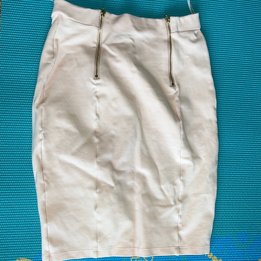 Pencil skirt rose Fits smaller